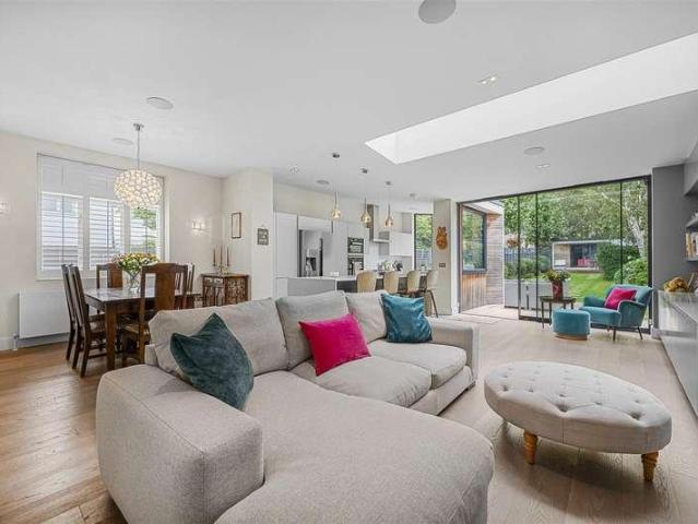 House for sale in Golders Green, Greater London