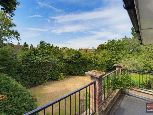 House for sale in Lower Halliford, Surrey