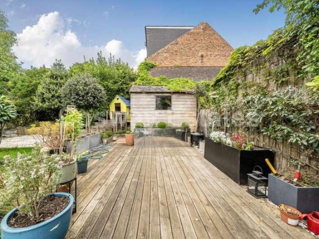 House for sale in Mill Hill, Greater London