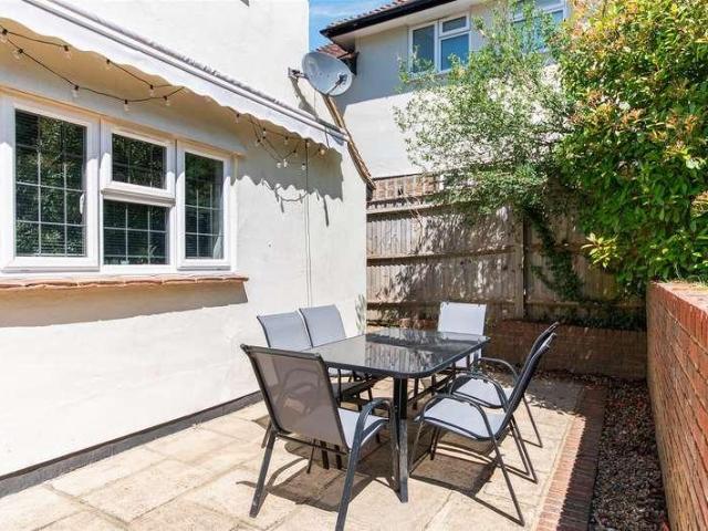 House for sale in Coulsdon, Chipstead