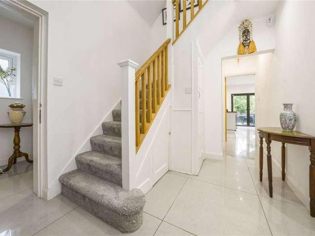 House for sale in New Malden, Motspur Park
