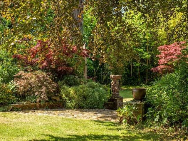 House for sale in Pachesham Park, Surrey