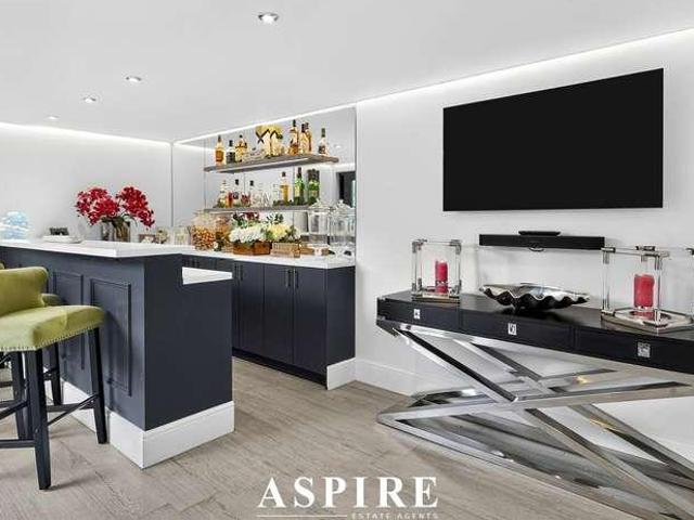 House for sale in Thundersley, Essex