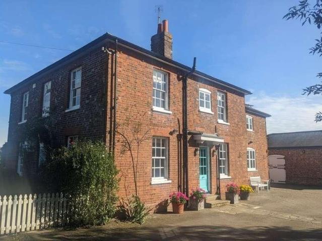 House for sale in Shottesbrooke