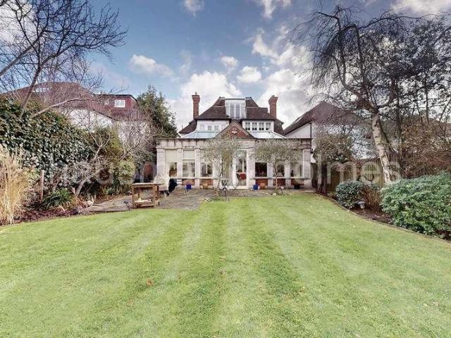 House for sale in Childs Hill, Greater London