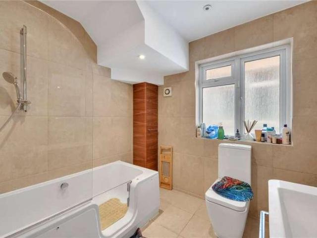 House for sale in Golders Green, Greater London