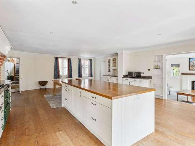 House for sale in Heol-las, Surrey