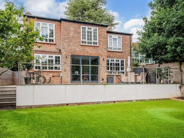 House for sale in Hillview, Surrey