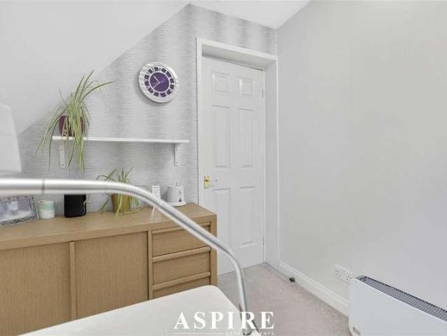 House for sale in Bowers Gifford, Essex