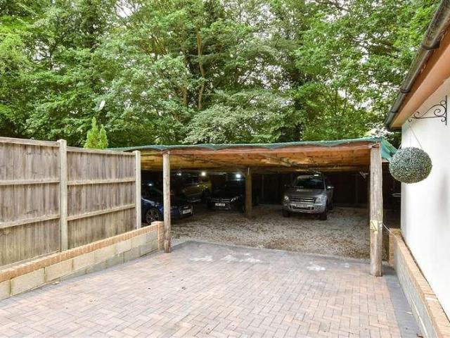 House for sale in Chatham