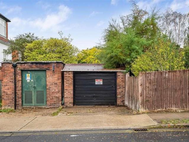 House for sale in Royal Borough of Kingston upon Thames, Greater London