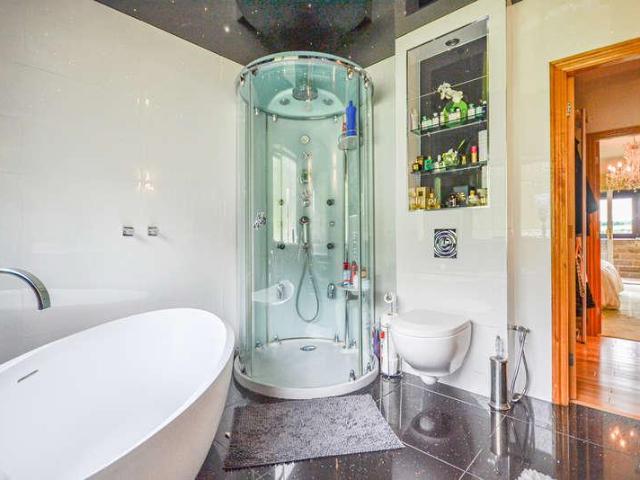 House for sale in Overthorpe, West Yorkshire