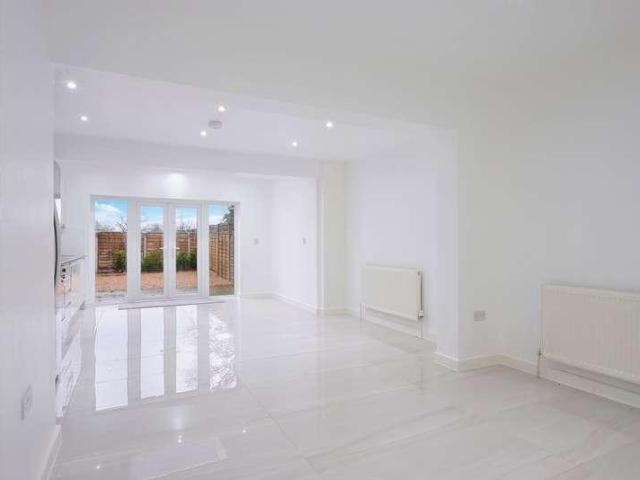 House for sale in Hillview, Surrey