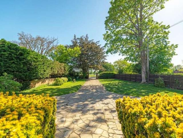 House for sale in Southlea, Datchet