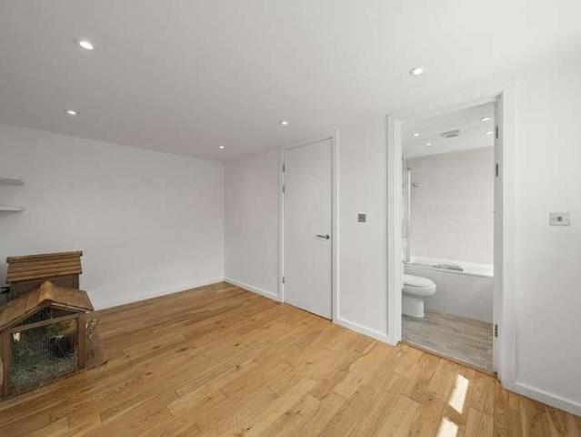 House for sale in Finchley, Greater London