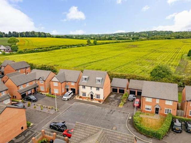 House for sale in Widnes, Upton