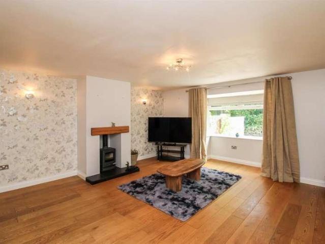 House for sale in Dewsbury, West Yorkshire