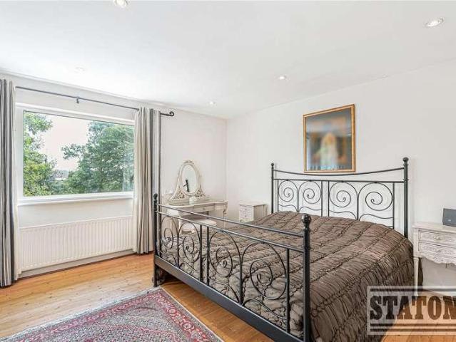House for sale in East Barnet, Greater London
