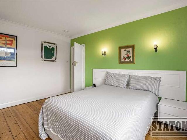 House for sale in Woodside Park, Greater London