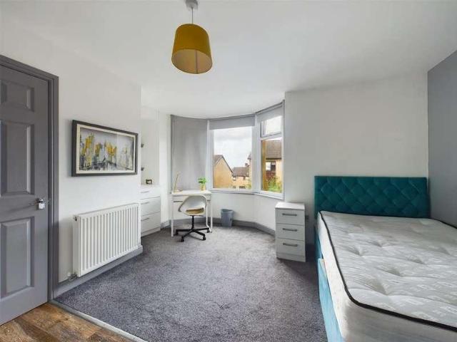 House for sale in Greaves, Bare