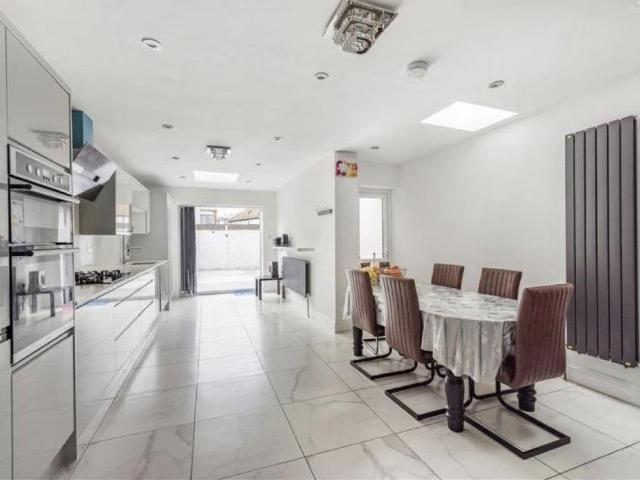 House for sale in Harlesden, Greater London