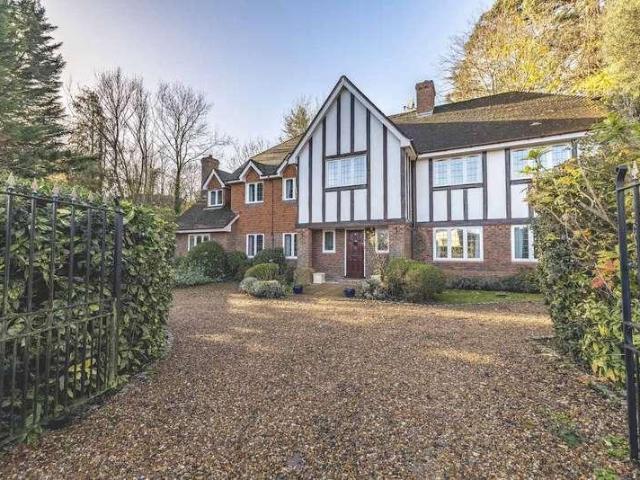 House for sale in Gerrards Cross, Denham