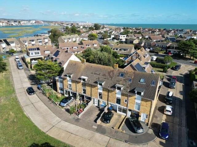 House for sale in Fishersgate, West Sussex