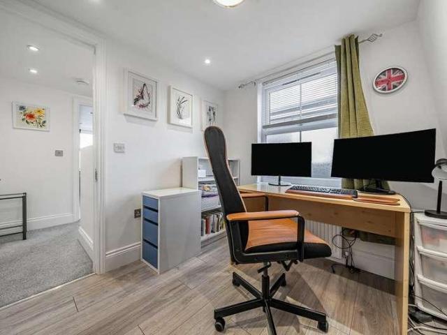 House for sale in Kingston Upon Thames, Norbiton