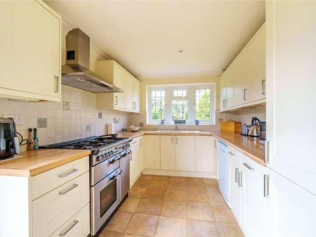 House for sale in Heol-las, Surrey