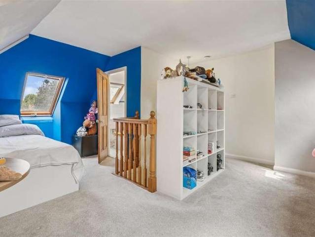 House for sale in London Borough of Hounslow, Strand