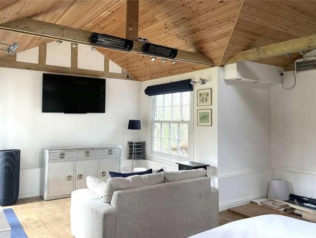 House for sale in Old Dean, Heol-las
