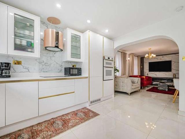 House for sale in Leesons, Greater London