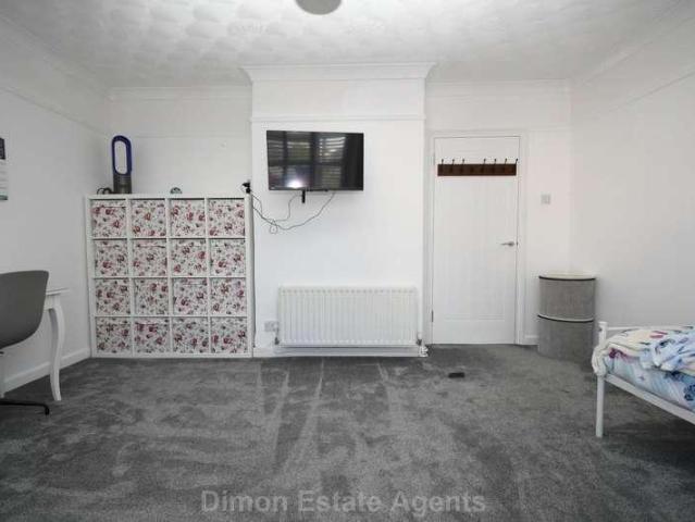 House for sale in Middlecroft, Hampshire