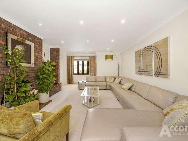 House for sale in Emerson Park, Greater London