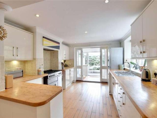 House for sale in East Greenwich, Greater London