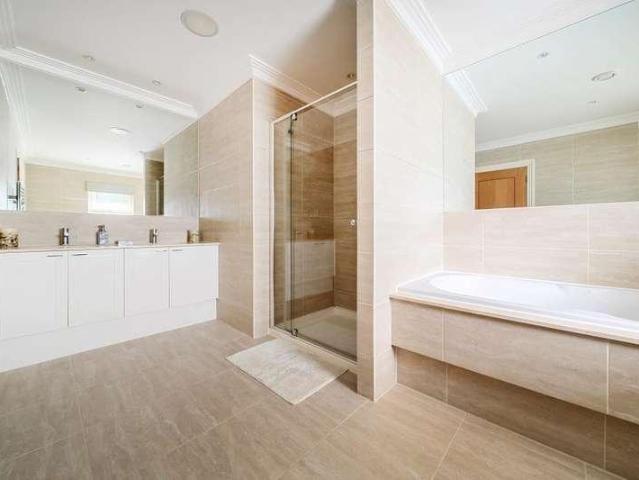 House for sale in Sunninghill and Ascot, South Ascot
