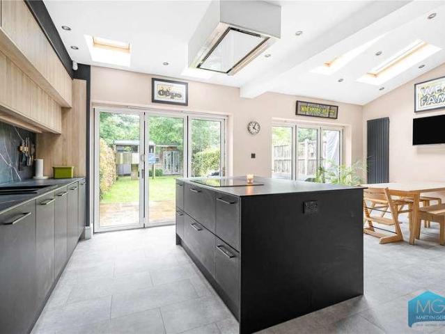 House for sale in Winchmore Hill, Palmers Green