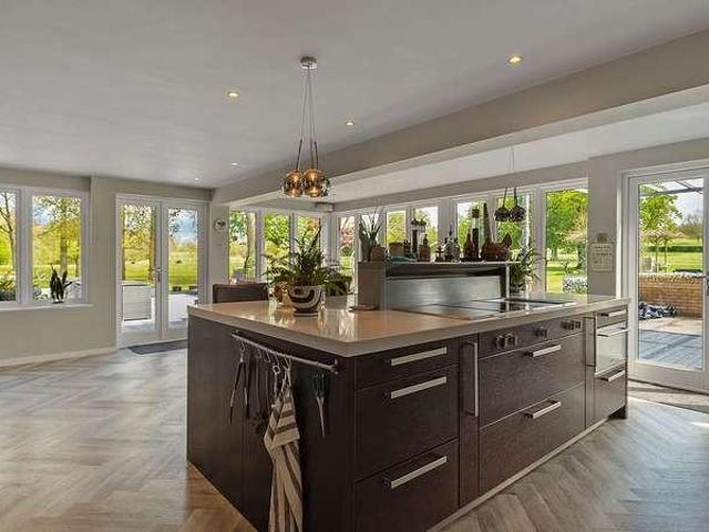 House for sale in Mentmore, Ledburn
