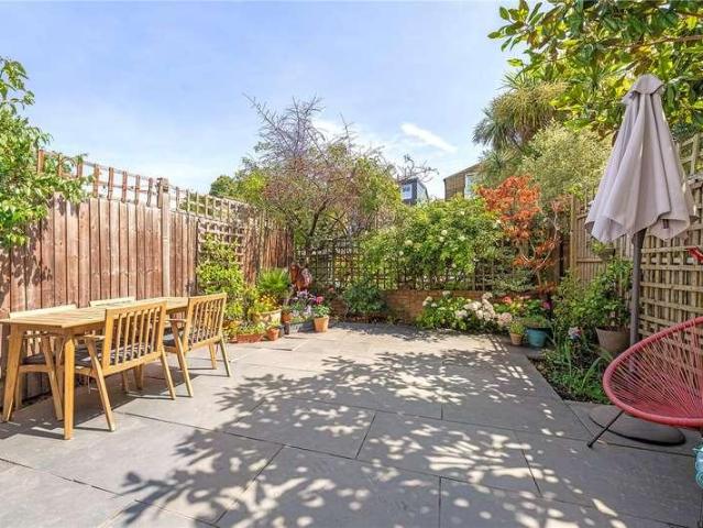 House for sale in East Dulwich, Greater London