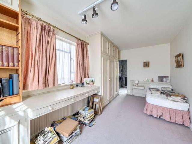 House for sale in Broadfields, Greater London