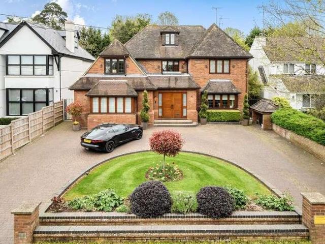 House for sale in Bushey, Bushey Heath