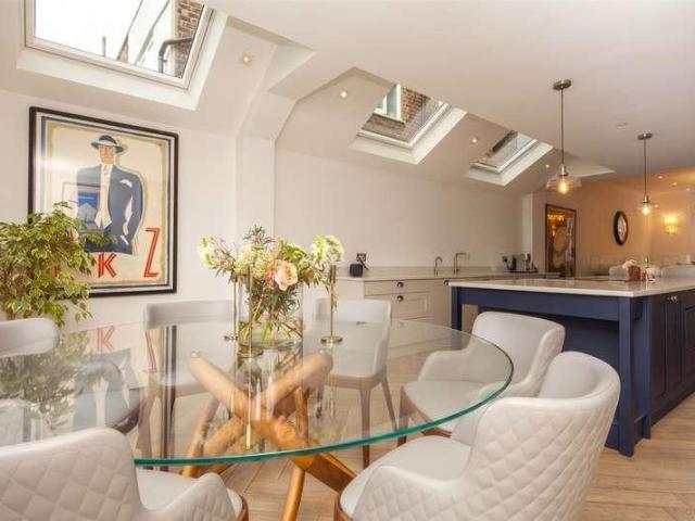 House for sale in West Kensington, Greater London