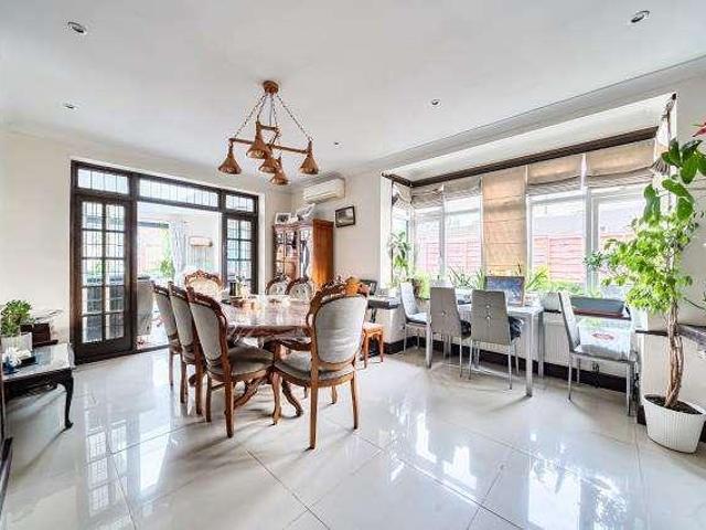 House for sale in Tolworth, Greater London