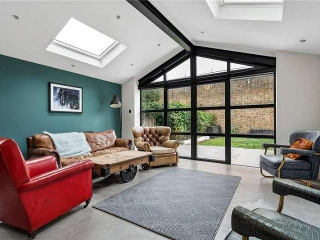 House for sale in Tooting Graveney, Greater London