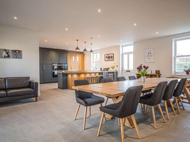 House for sale in Hinchliffe Mill, West Yorkshire