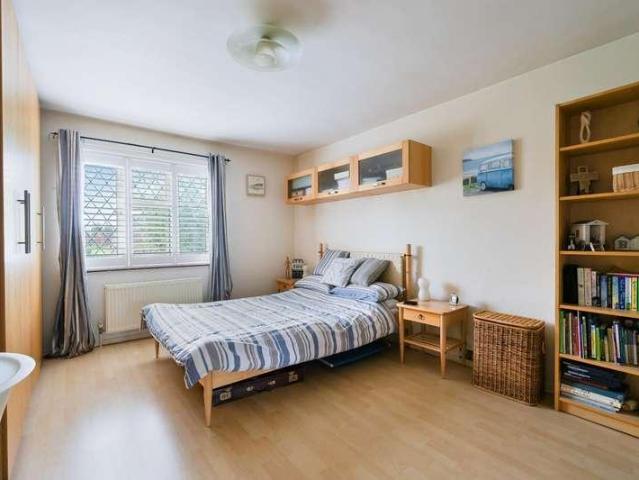 House for sale in Tattenham Corner, Red Hill