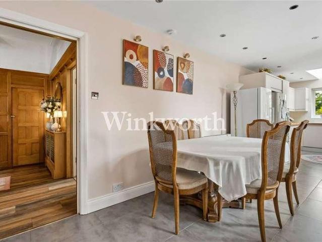 House for sale in Winchmore Hill, Palmers Green