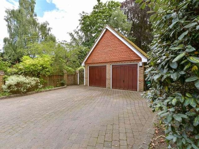 House for sale in Pachesham Park, Surrey