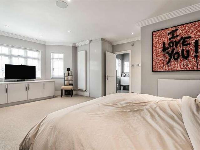 House for sale in Muswell Hill, Greater London