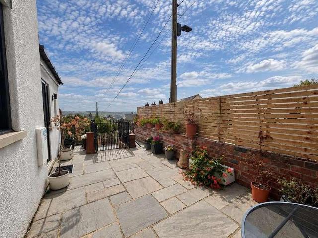 House for sale in Mapplewell, South Yorkshire